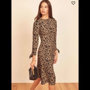 Reformation  port dress

Color: Blitz